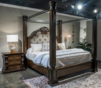 Maylee Queen Poster Footboard Panel with Slats